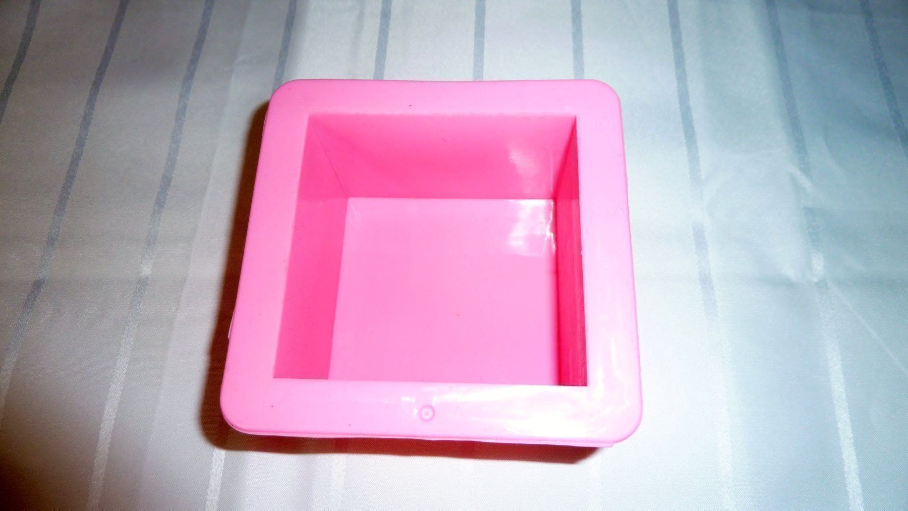 Contenitori & Simili: 2 Silikon Forme Mold*** – Nuovo (secondo la descrizione) da Siebnen venduto da Ra-la-ra-ol 1