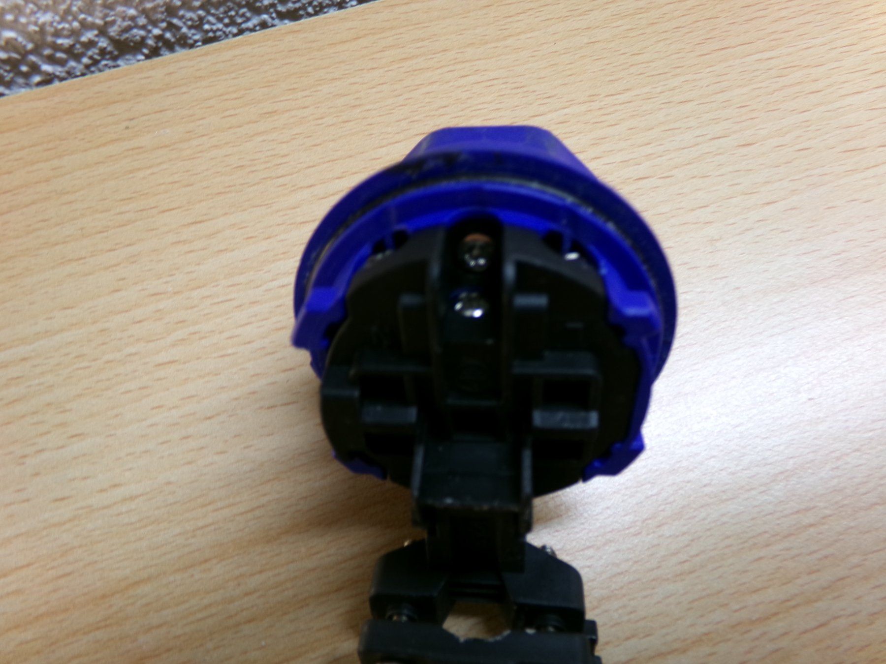 Spine: Stecker Typ13 IP55 – Usato da Hombrechtikon venduto da Maloev17 2