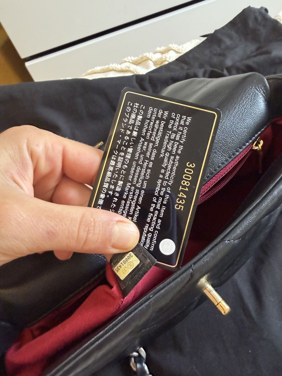 Chanel Altro in  Abbigliamento & Accessori: Chanel 19 small noir  – Usato da Bussigny venduto da tmu_8p2m 1