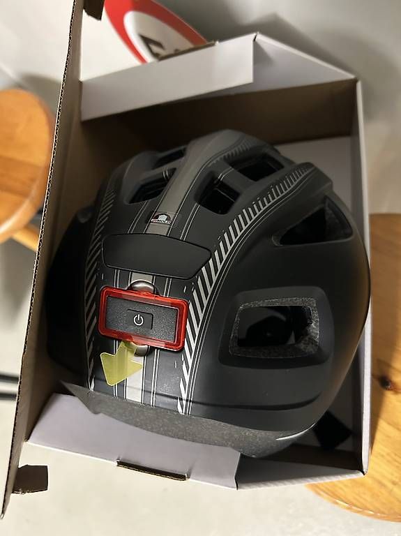 Caschi: Neuer Velohelm – Nuovo e nell'imballaggio originale da menziken venduto da xaver76 3