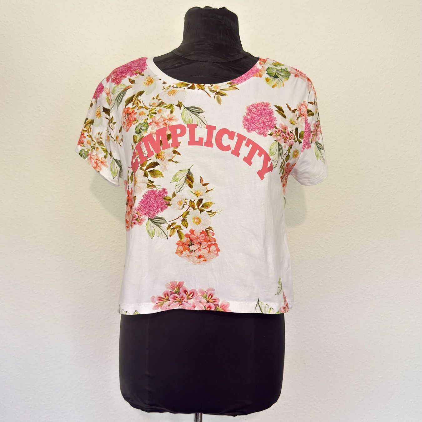 C&A T-shirt: T-shirt crop floral Clockhouse "Simplicity" – Usato da Thônex venduto da Suisse.Shopping 1
