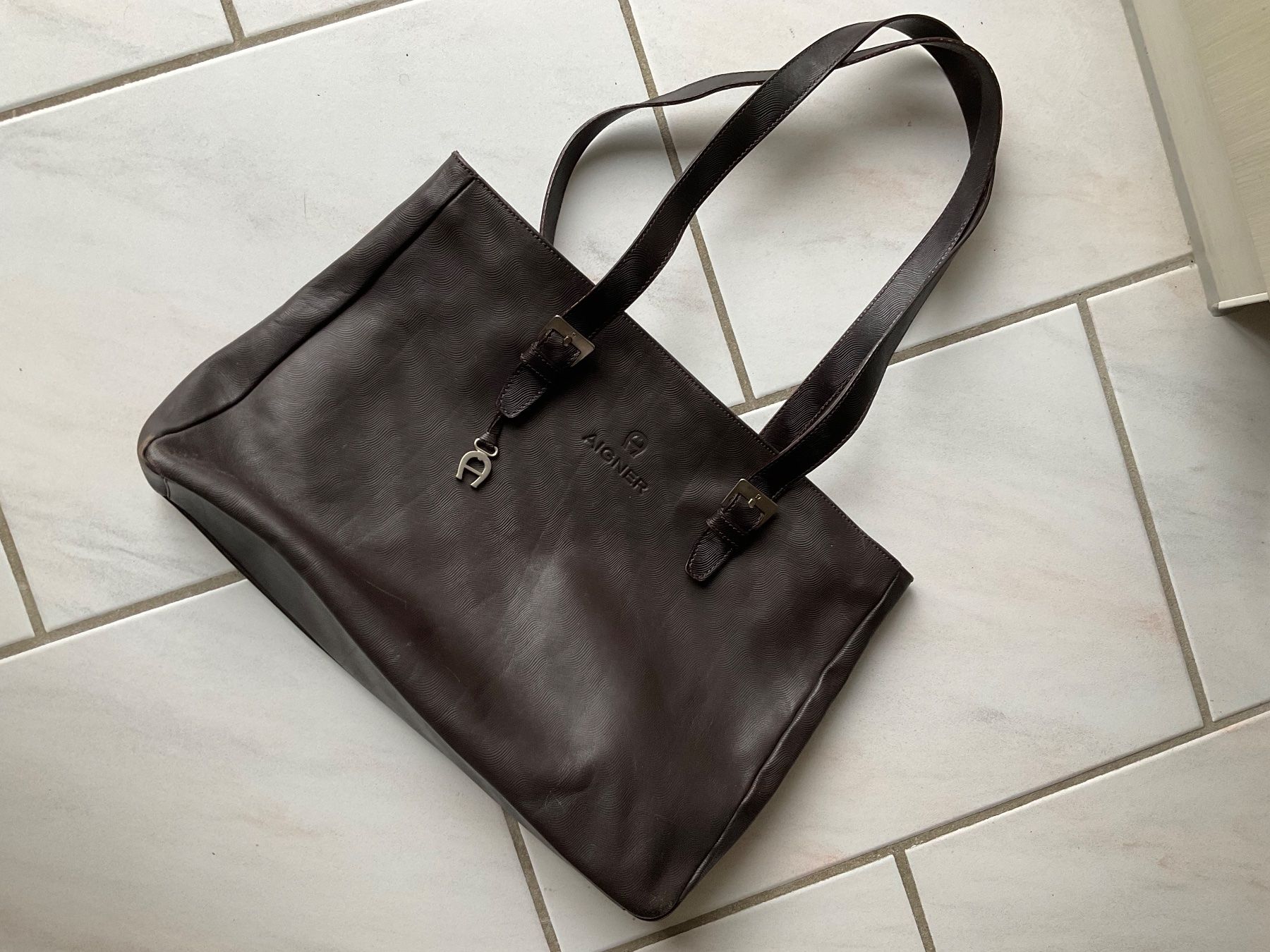 Aigner Borse da donna: Aigner Damen Schultertasche – Usato da weiach venduto da gobeyond 1