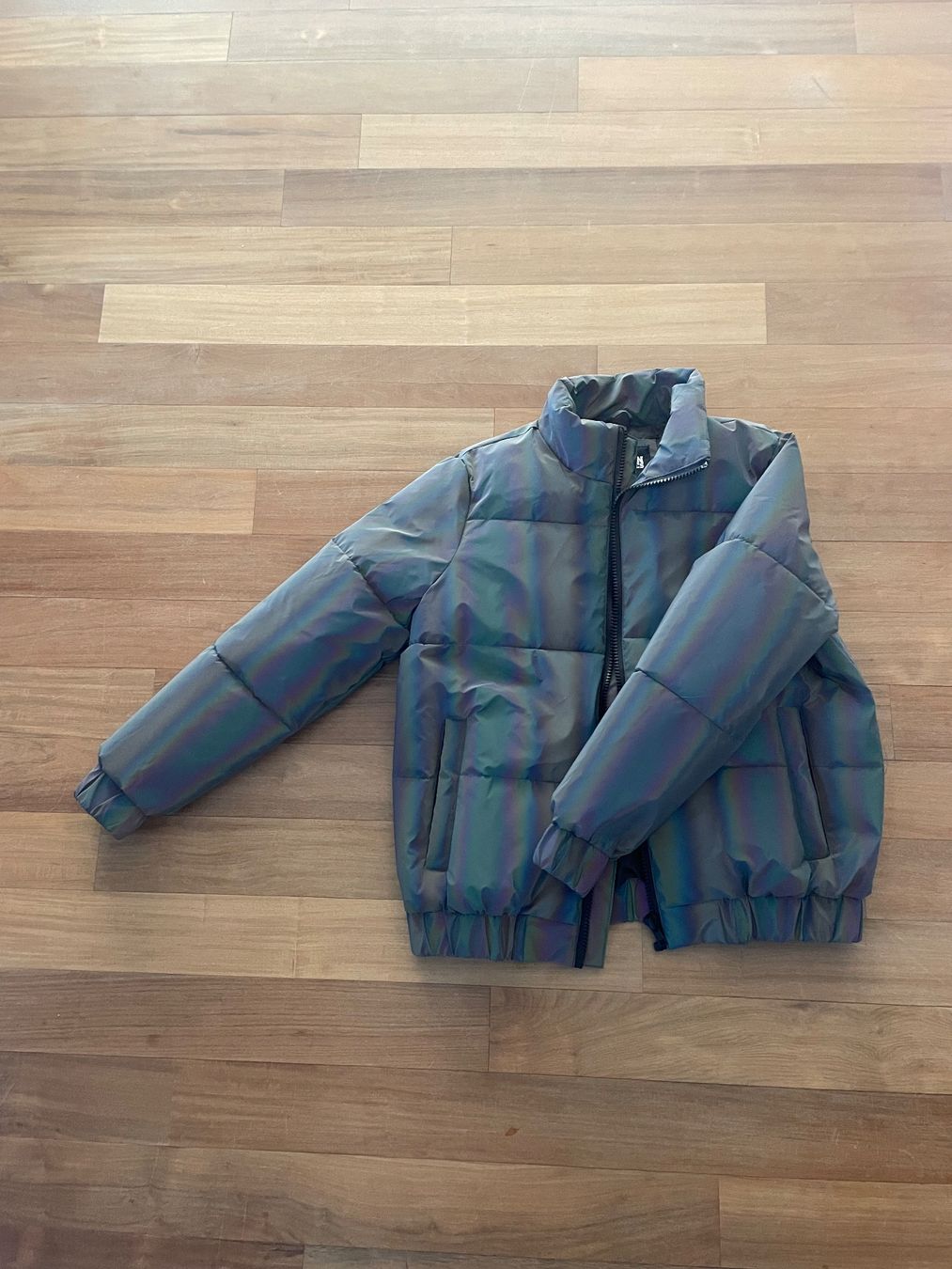 Giacche: URBAN CLASSICS Jacke reflektierend – Usato da Basel venduto da asprion