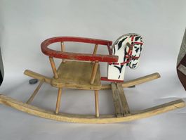Retro Schaukelpferd aus Holz, Kinderspielzeug Klassiker