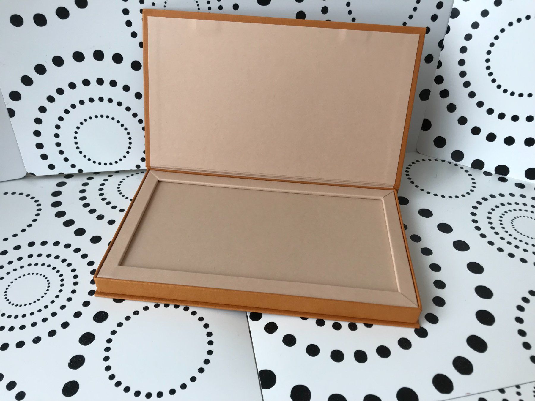 Louis Vuitton Altro in Decorazioni & Accessori: LOUIS VUITTON ORIGINAL - CARTON BOX CASE - TOP !!! – Nuovo (secondo la descrizione) da Epalinges venduto da dream-watch 1