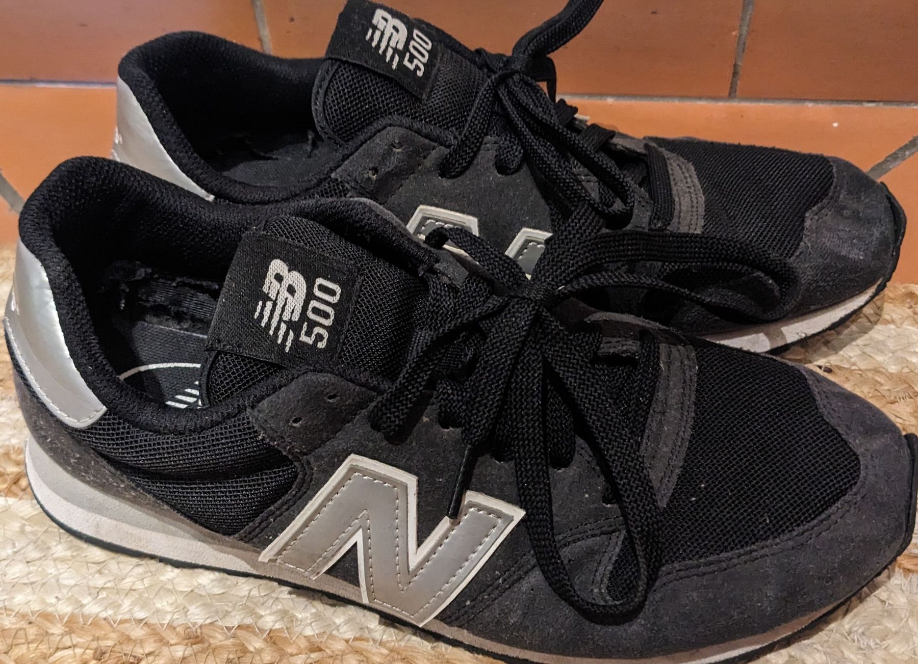 New Balance Scarpe da uomo: New Balance 500 Schwarz Gr. 41 – Usato da Winterthur venduto da SebastianWeiler