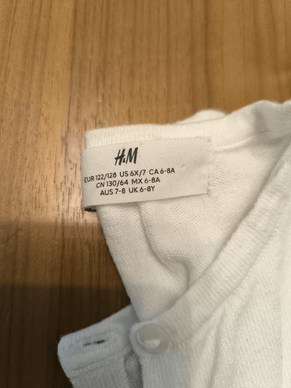 H&M Giacche & Cappotti: Cardigan Mädchen gr 122/128 – Usato da Buchs SG venduto da Cor-Pie 1