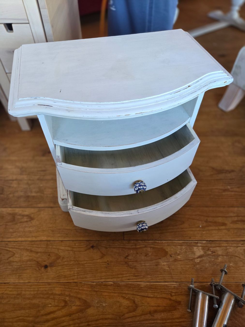 Cassettiere: Shabby chic Nachttisch / Kleine Beistellkommode – Usato da Lostorf venduto da Mugi_82 1