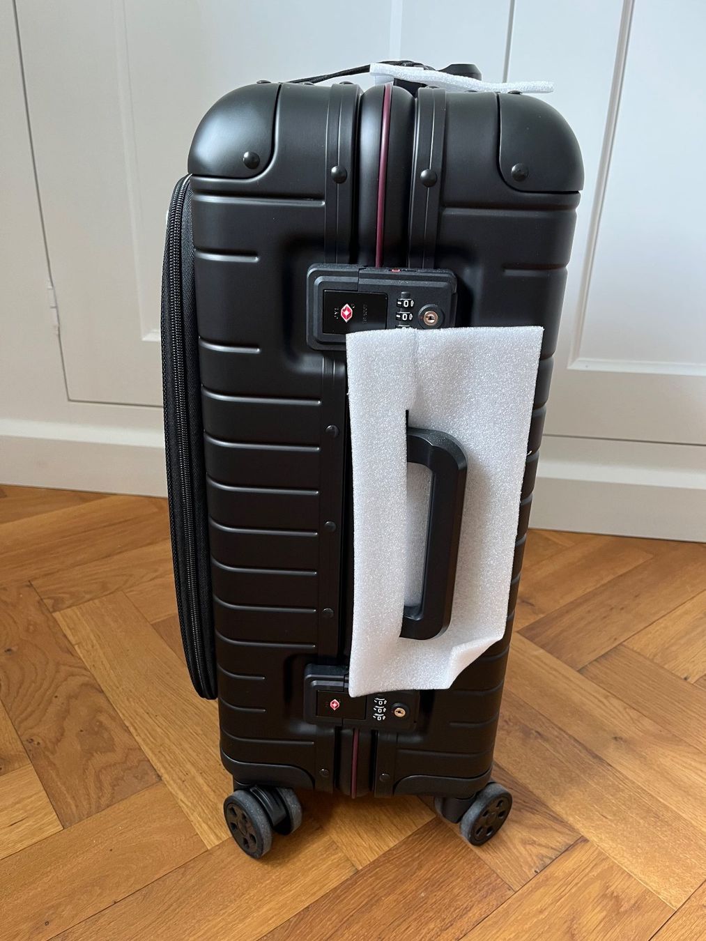 Swiss Valigie: SWISS Aluminium Collection Front Pocket Rollkoffer / Trolley – Nuovo e nell'imballaggio originale da Zürich venduto da edelstahl061 1
