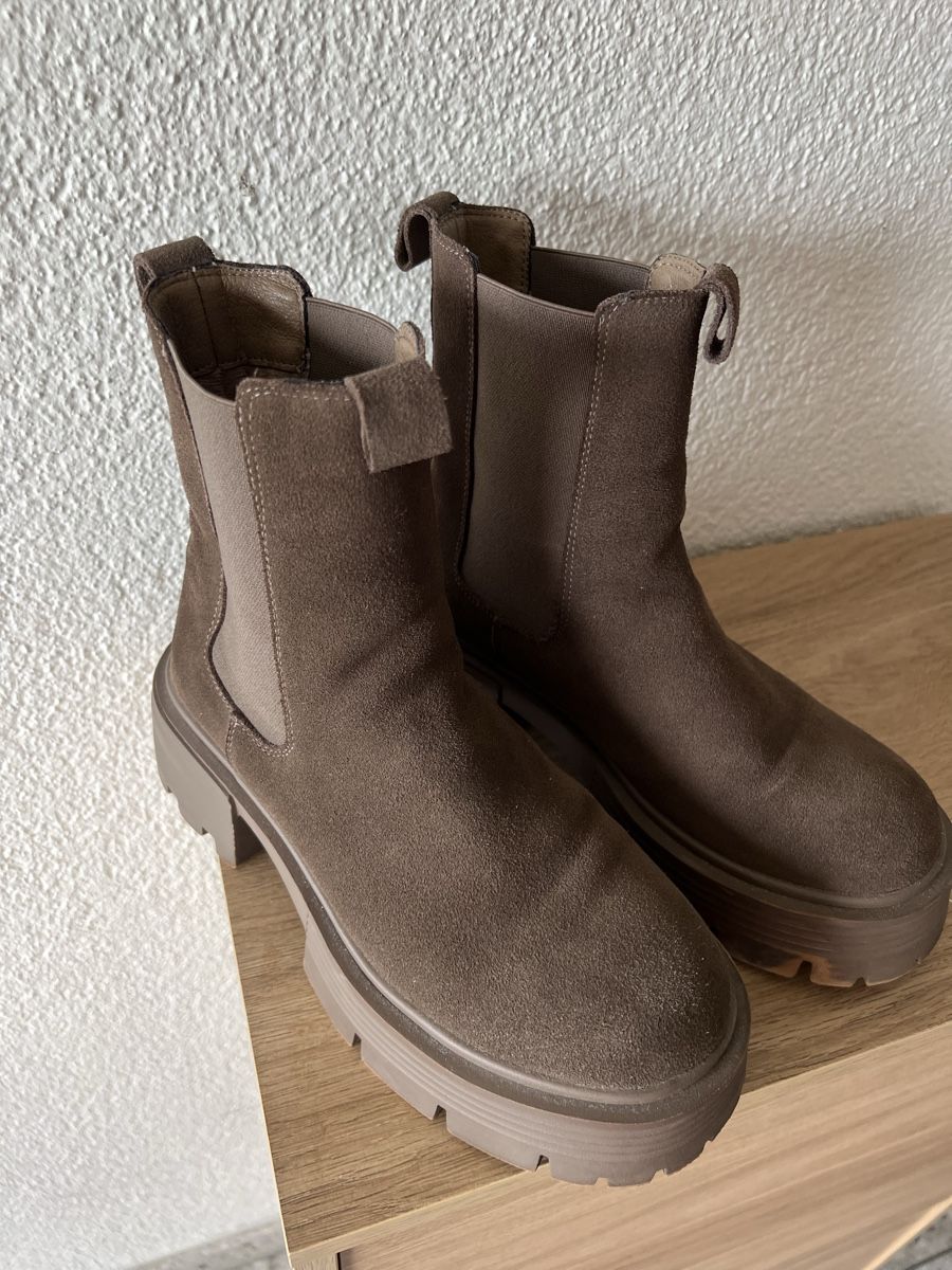 Bottes de soin: Wildlederstiefel – D'occasion à Gossau SG par kap_q7lj