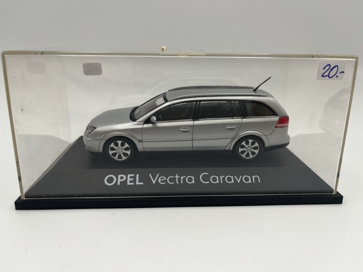 Opel Modellini d'auto: Opel Vectra Caravan, 1:43 Schuco – Usato da Broc venduto da Jenson7 3