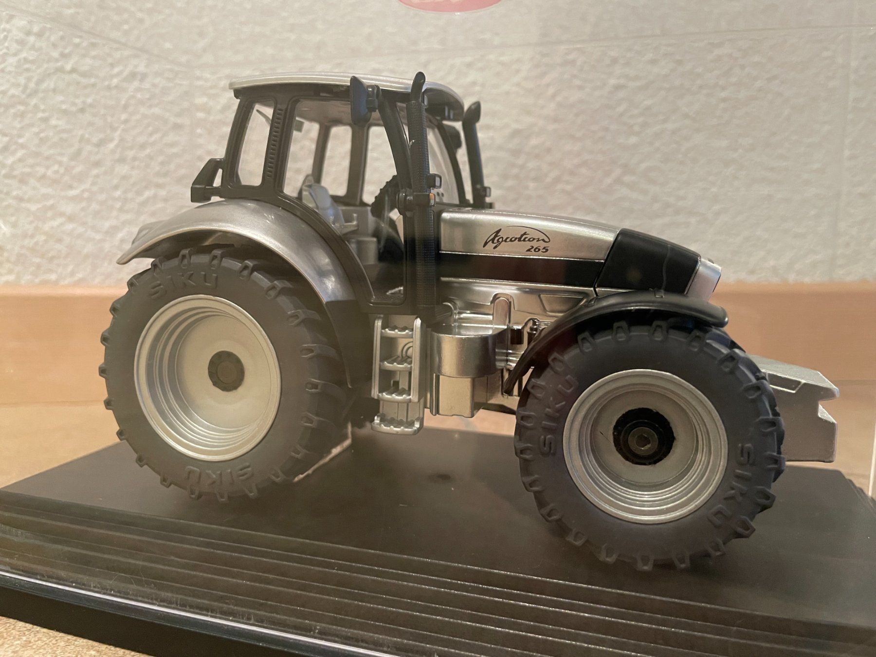 Deutz Trattori: SIKU Deutz Agrotron 265 – Nuovo e nell'imballaggio originale da Kreuzlingen venduto da Stefan1150 2