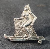 Z365 - Pin Hot Girl aus Ski