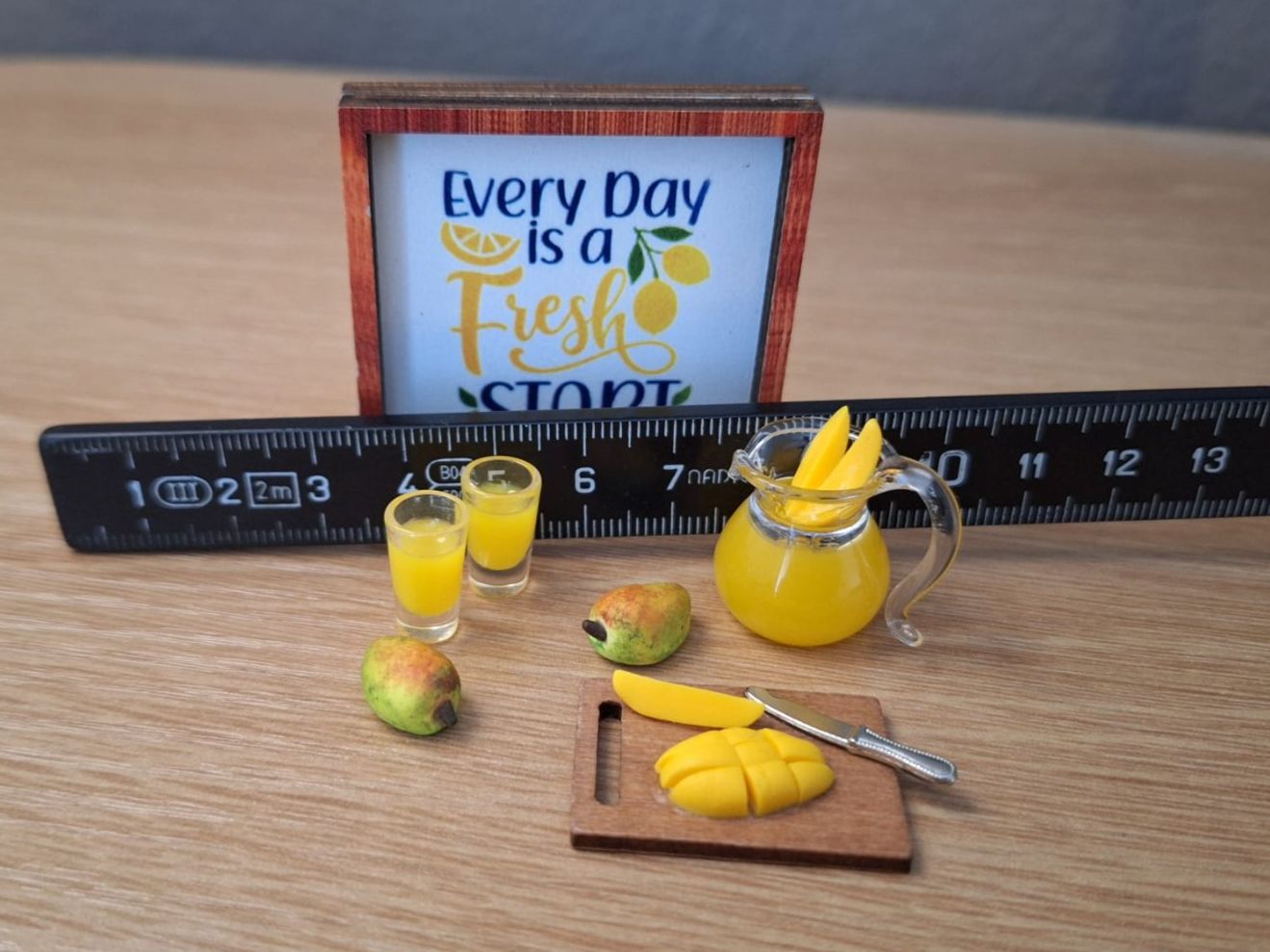 Case e mobili per bambole: Frisch gepresstes Mangosaft Set – Nuovo (secondo la descrizione) da Zürich venduto da HandmadeTinyFood 1