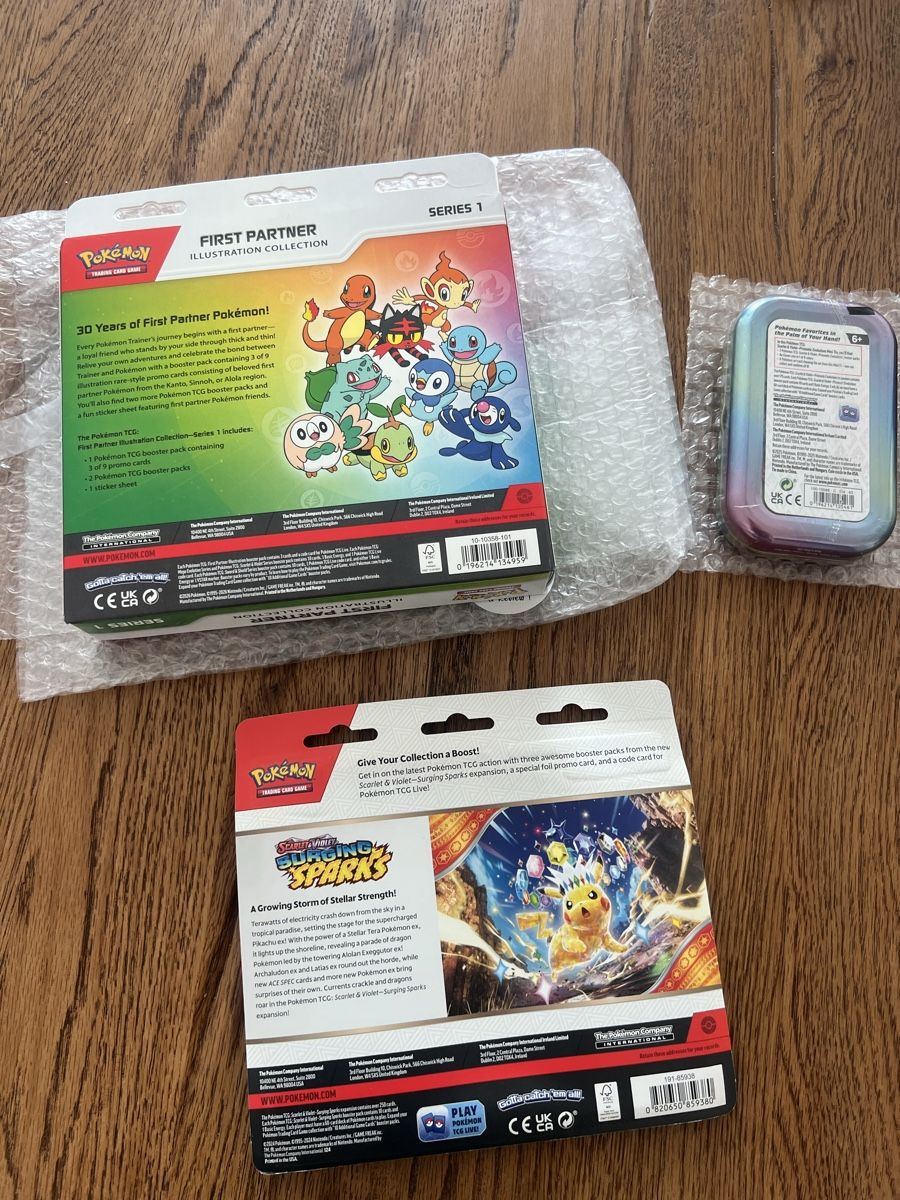 Giochi: Pokémon Bundle EN: First Partner, Prismatic Tin, Zapdos – Nuovo e nell'imballaggio originale da Zürich venduto da cri_jy2c 1