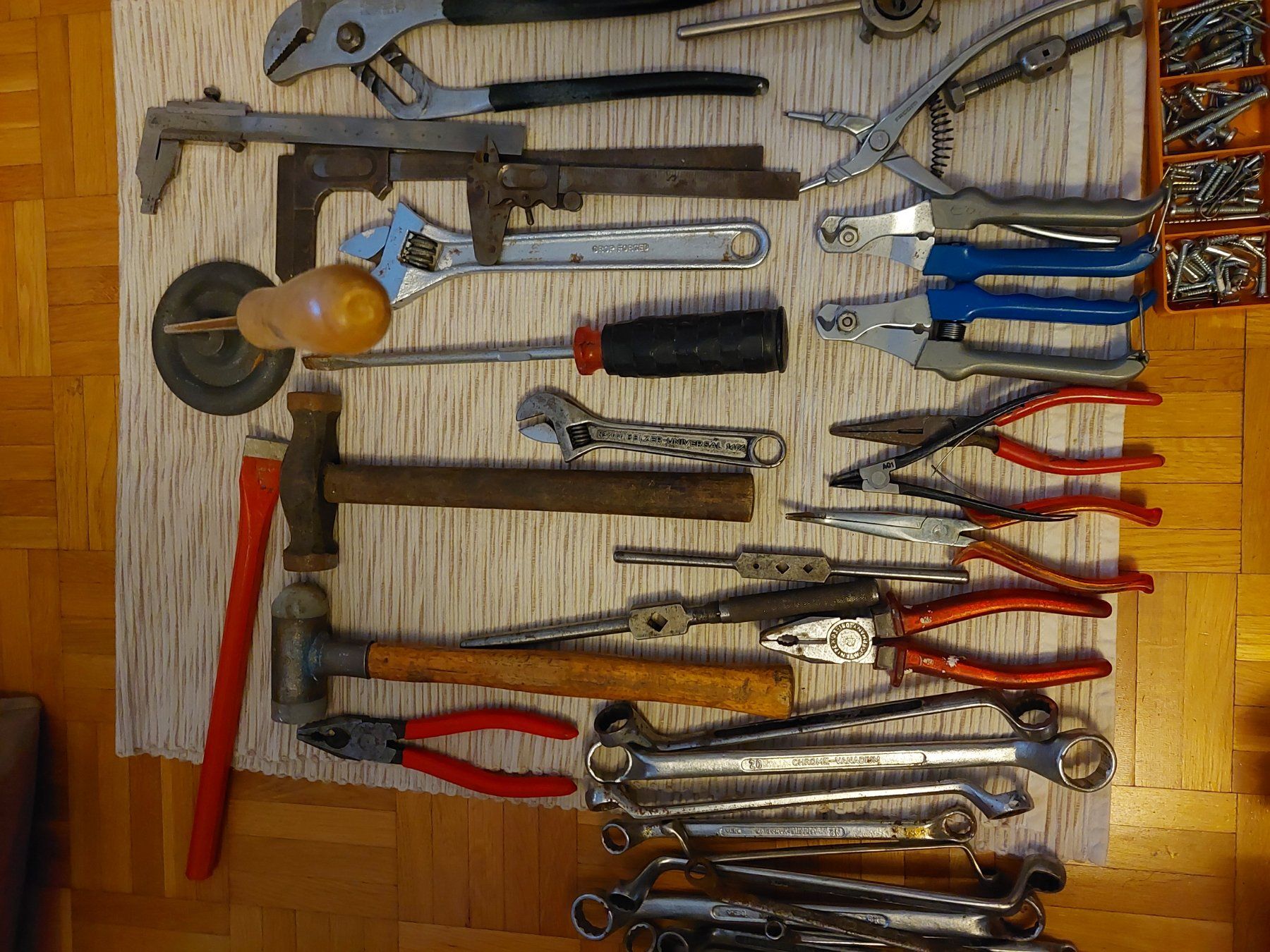 Tutti gli attrezzi: Articles outils de bricolage, renovation menuisier, travaux – Usato da Lausanne venduto da Thy19 5
