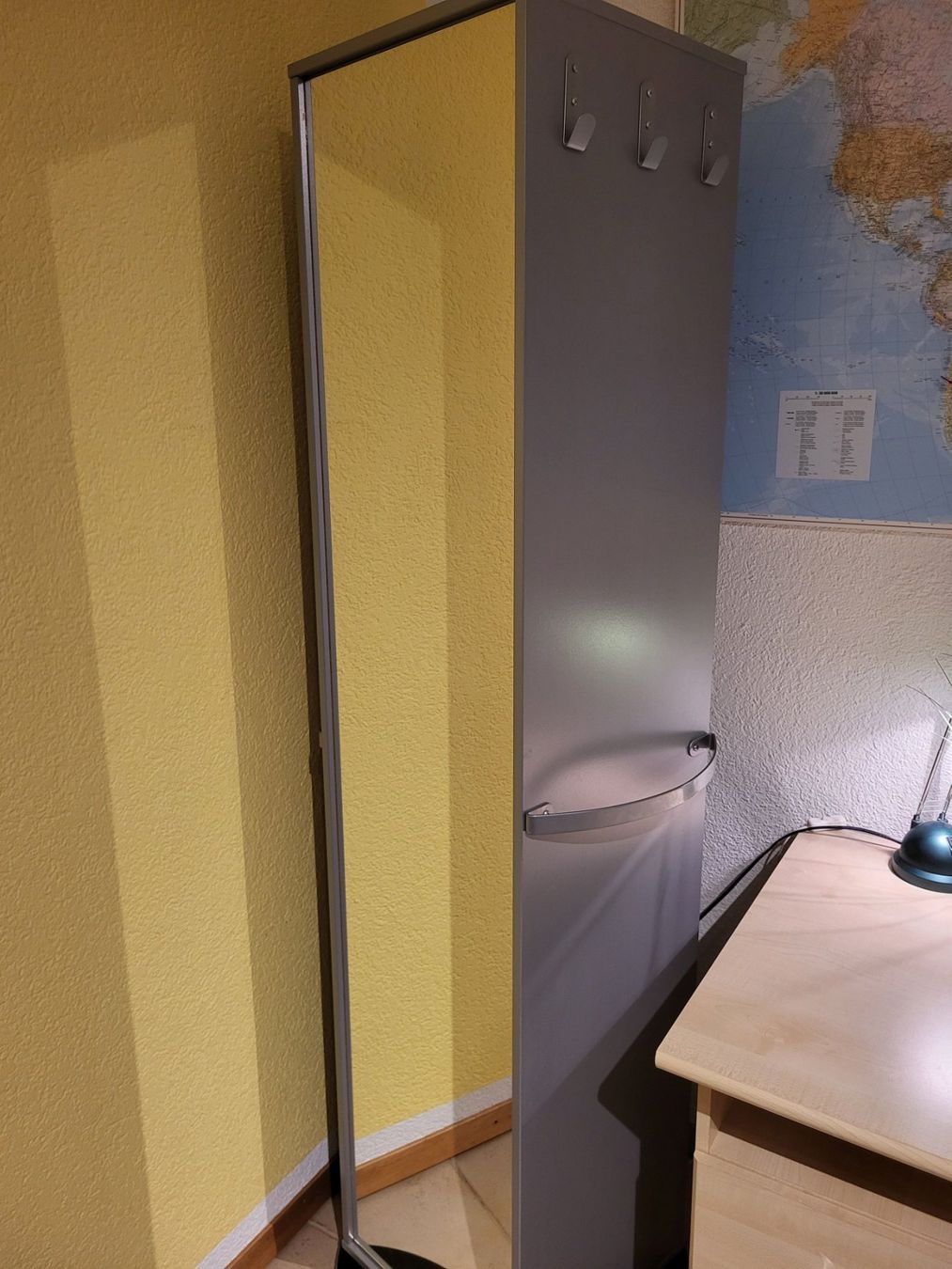 Armadi: praktischer Drehschrank mit Spiegel – Usato da Zürich venduto da Nuco