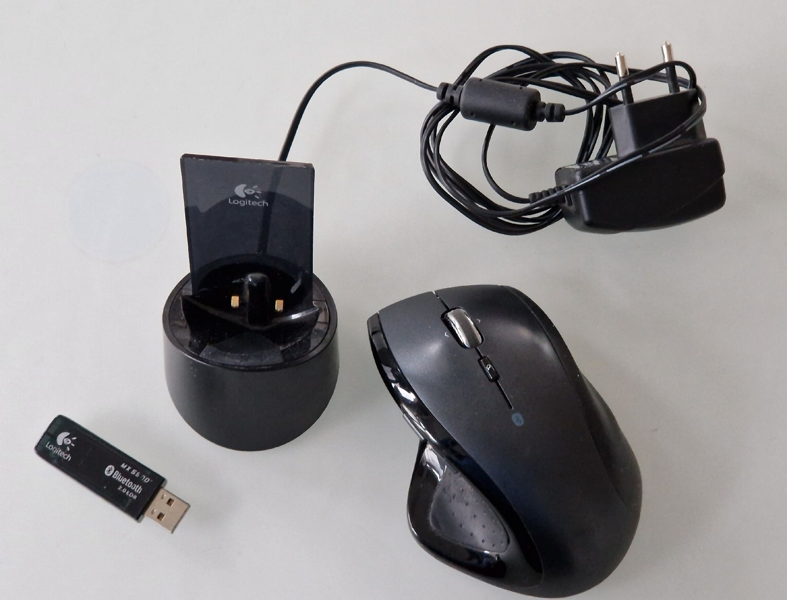 Mouse: kabellose Lasermaus Logitech MX Revolution, Ladegerät, Bluet – Usato da Küssnacht am Rigi venduto da Mika014