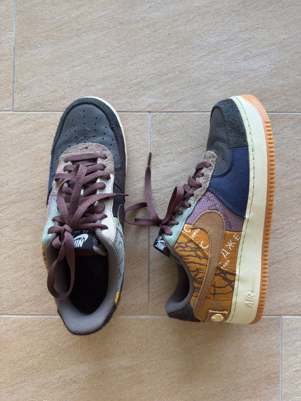 Nike Scarpe da uomo: Air Force 1 Low Travis Scott 9.5 US – Nuovo (secondo la descrizione) da Châtel-St-Denis venduto da Lou_Hock 2