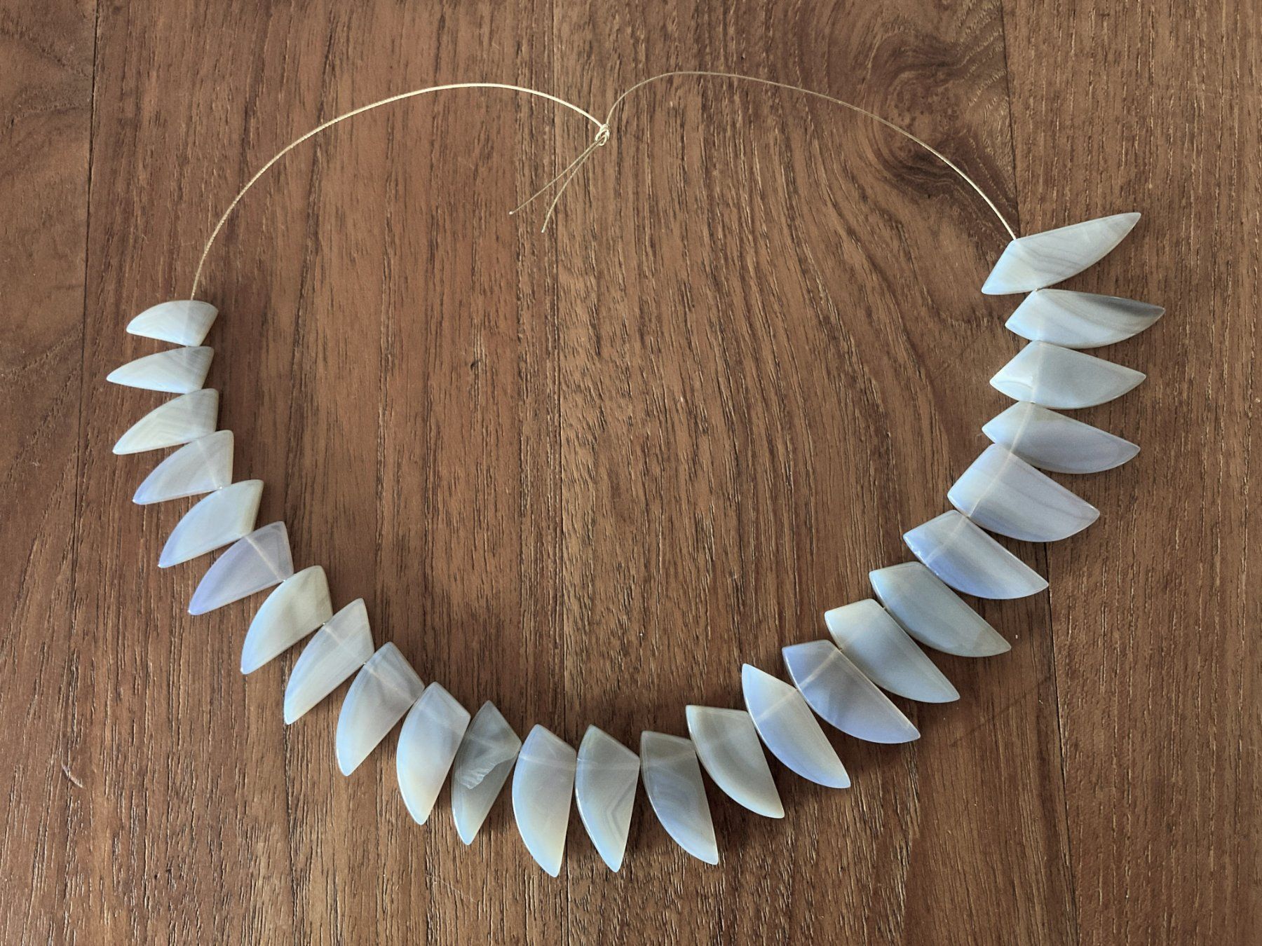 Perle (finte): 25 perles Agate, "Dents" / Achat – Nuovo e nell'imballaggio originale da Goumoens-la-Ville venduto da brandonv