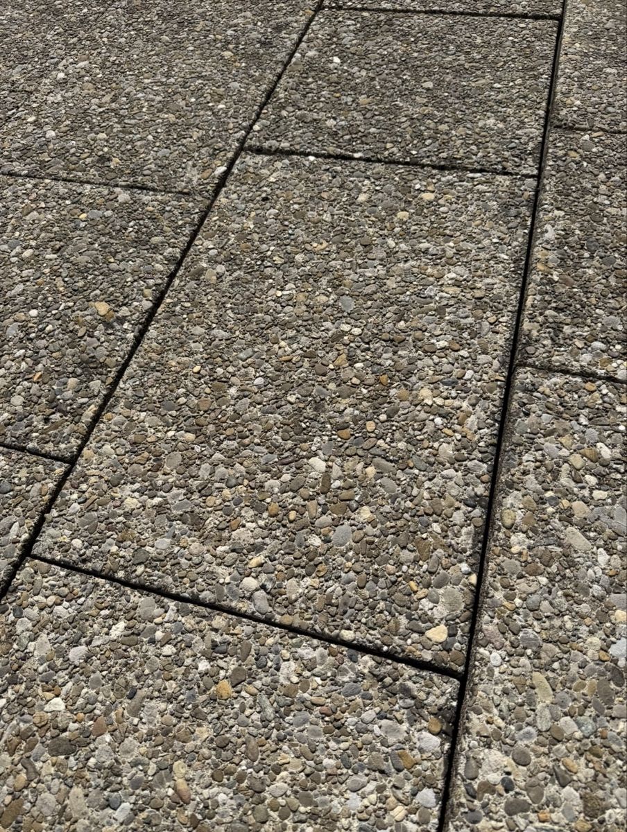 Bodenbeläge: Waschbeton-Gartenbodenplatten – Gebraucht aus Hombrechtikon von Trupp 1