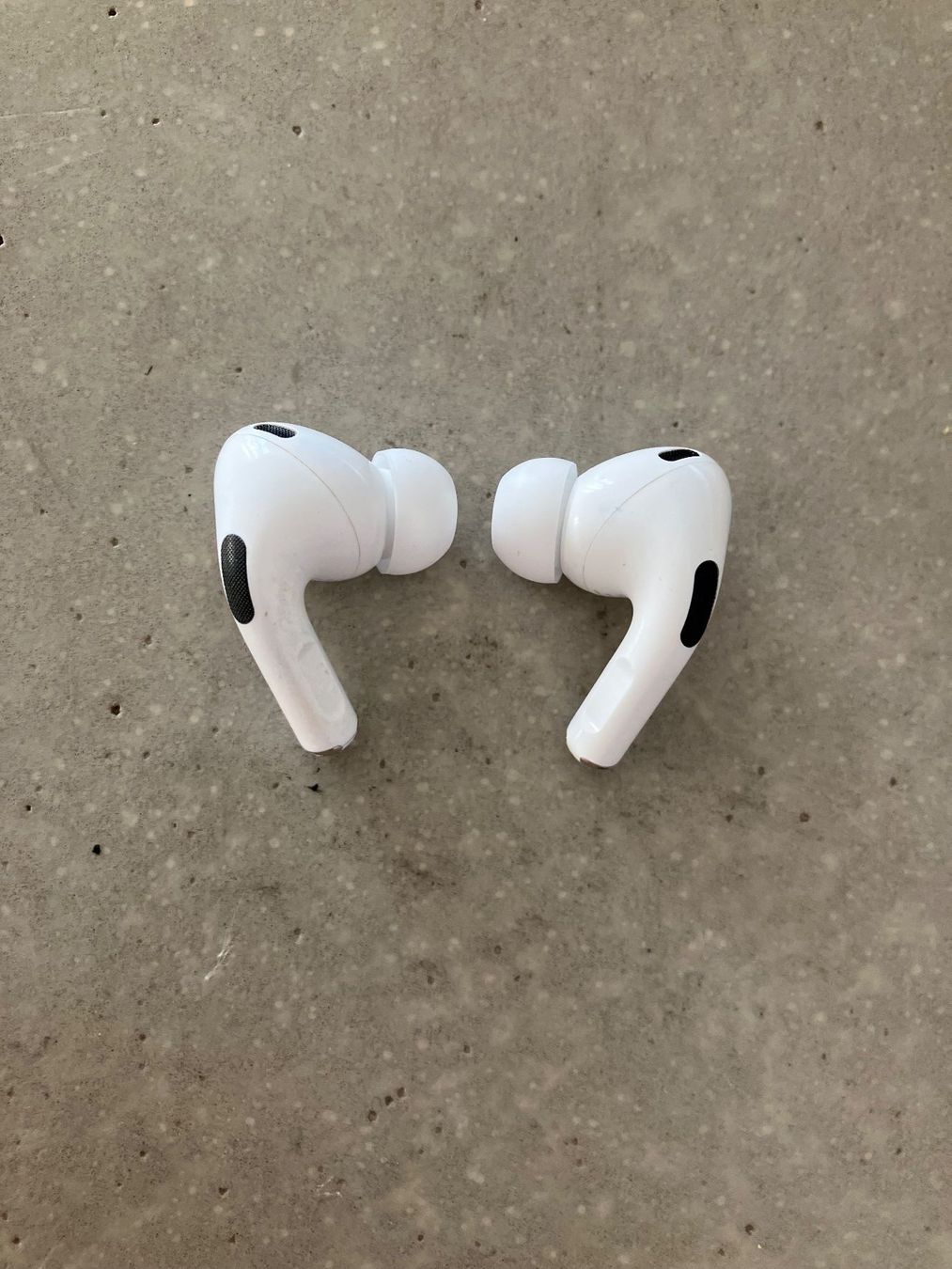 Apple Kopfhörer: APPLE Air Pods Pro 2 – Gebraucht aus Lausanne von mr.v 5