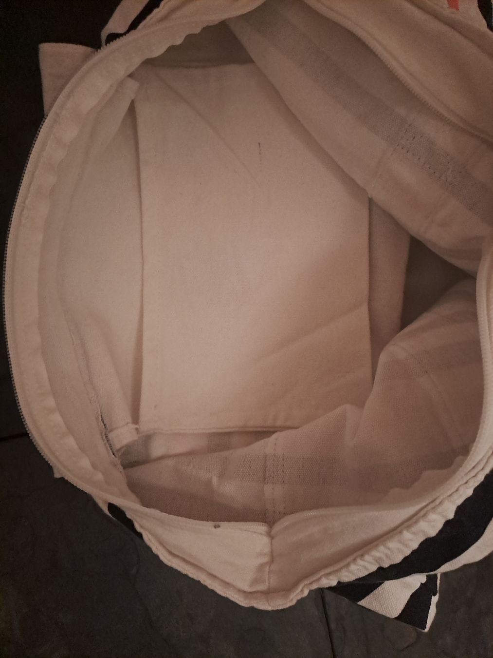 C&A Sacs: Tasche schwarz, weiss, rosa gestreift – D'occasion à Zürich par jun_vh8f 2