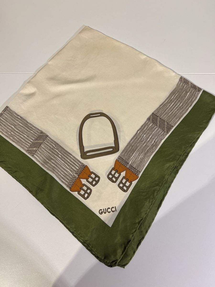 Gucci Foulards, Tücher & Schals: Foulard Gucci, vintage – Gebraucht aus St-Pierre-Clages von ste_xk6p 2
