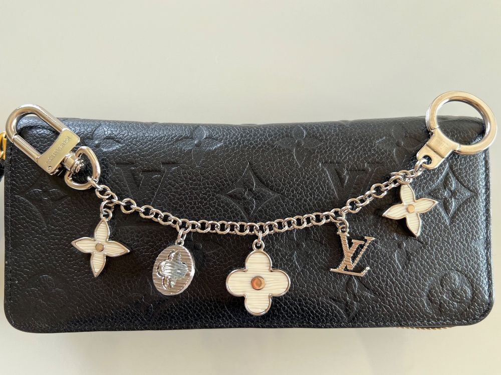 Porte-clés / Bijou De Sac Quartz Bleu Clair - Personnage Et Singe - ButterflyBIJOUX