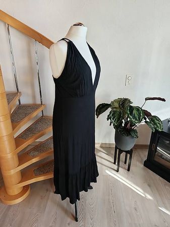 Kleid mit tiefem Ausschnitt 44 46 schwarz 