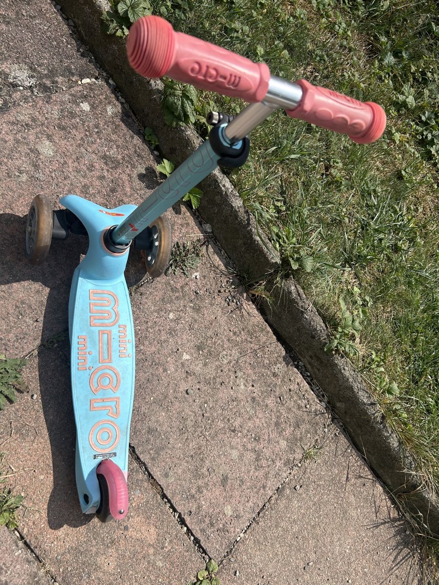 Micro Kickboard: Kinderroller Mini Micro blau guter Zustand – Usato da Zürich venduto da A_Guerrero 2