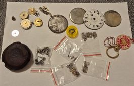 Lot de pièces de montres