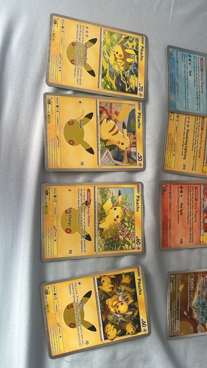 Pokémon Carte collezionabili: Pokemon 30th Anniversary Bundle | Blister + Pikachu  – Nuovo (secondo la descrizione) da Romanshorn venduto da theodoriuss 3