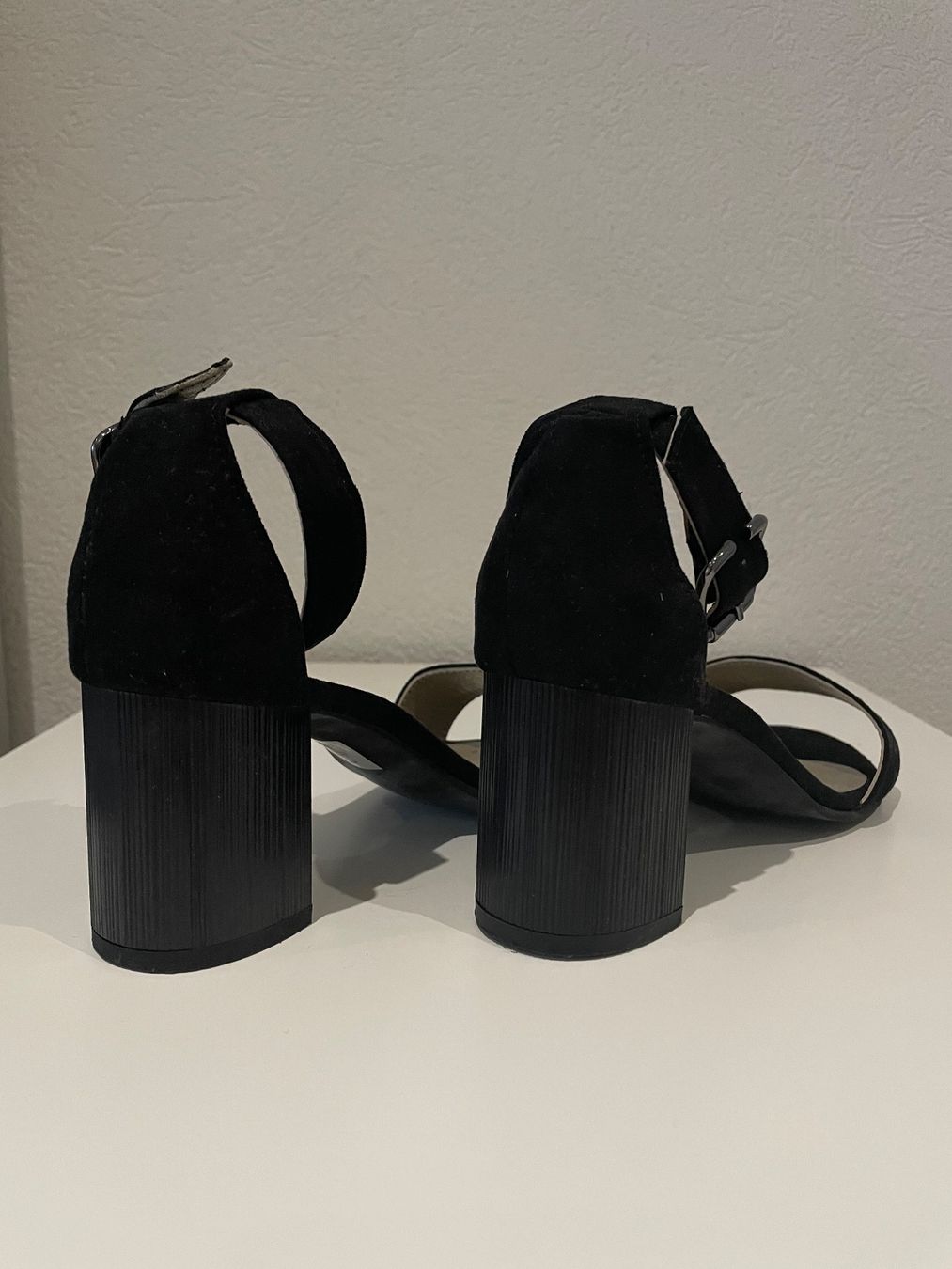 Damenschuhe: Sandales noires à talon – Neu (gemäss Beschreibung) aus La Chaux-de-Fonds von 19_po 2