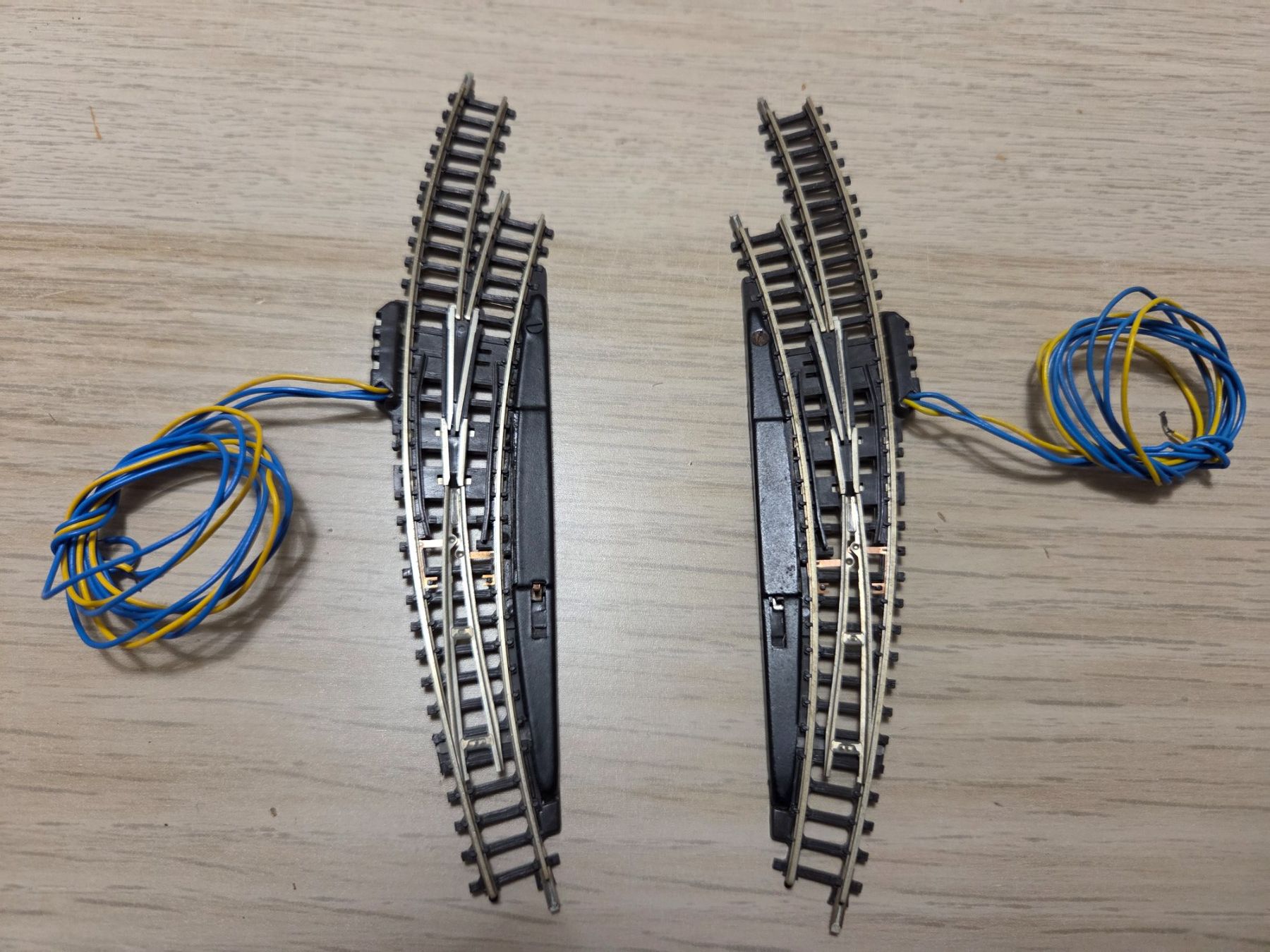 Märklin Modellini di ferrovie: Märklin 8567 Bogenweichenpaar Z (4) – Usato da St-Aubin-Sauges venduto da Lo_Go