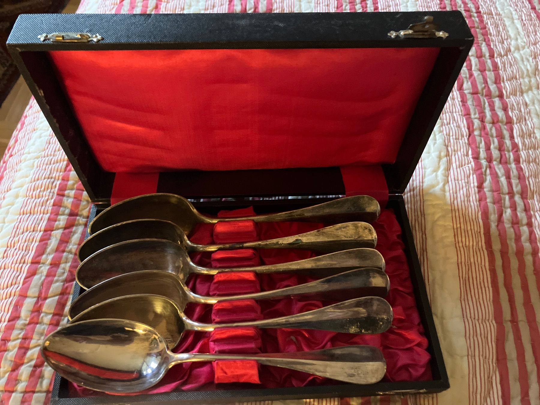 Löffel: Besteckkasten mit 6 Essloeffeln versilbert Monogramm K – Gebraucht aus Zürich von elf_h9f2