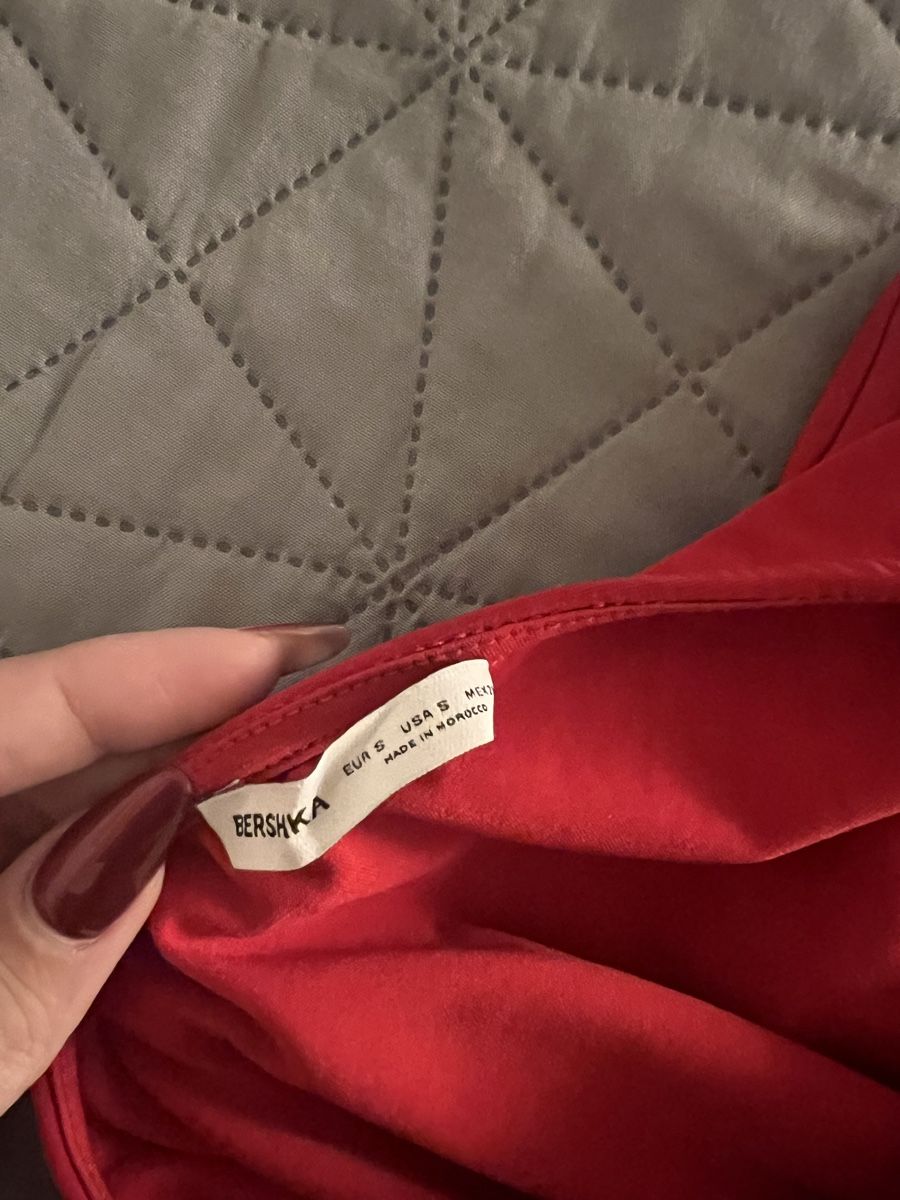 Bershka Top: Top Bershka – Nuovo (secondo la descrizione) da Embrach venduto da lar_nlf5 2
