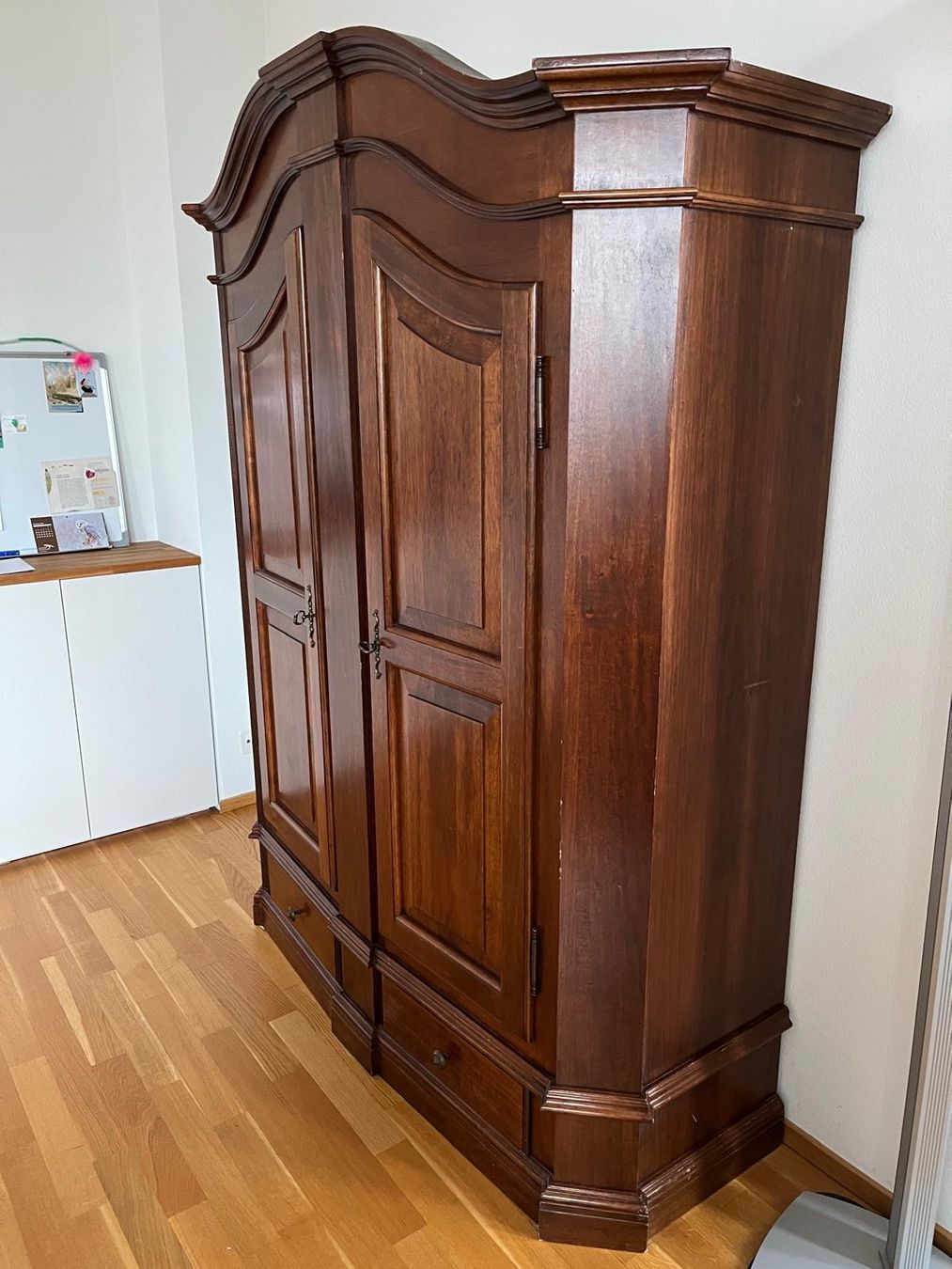 Schränke: Bodensee Schrank massiv Nussbaum gratis – Gebraucht aus Kilchberg ZH von Bekanna 1