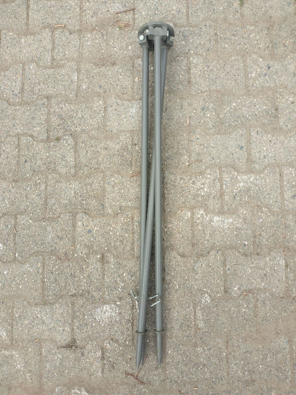 Treppiedi & Teste: Dreibeinstativ schweizer Armee  – Usato da Filet venduto da Guschti. 2