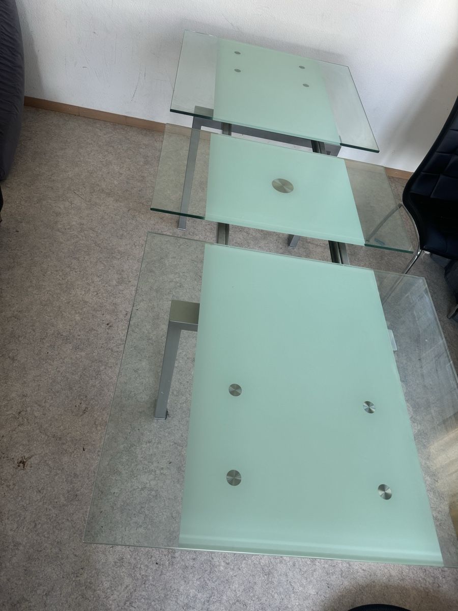 Tavoli: Extendable Glass Dining Table with Metal Legs, Modern – Usato da Zuchwil venduto da DhudraS 1