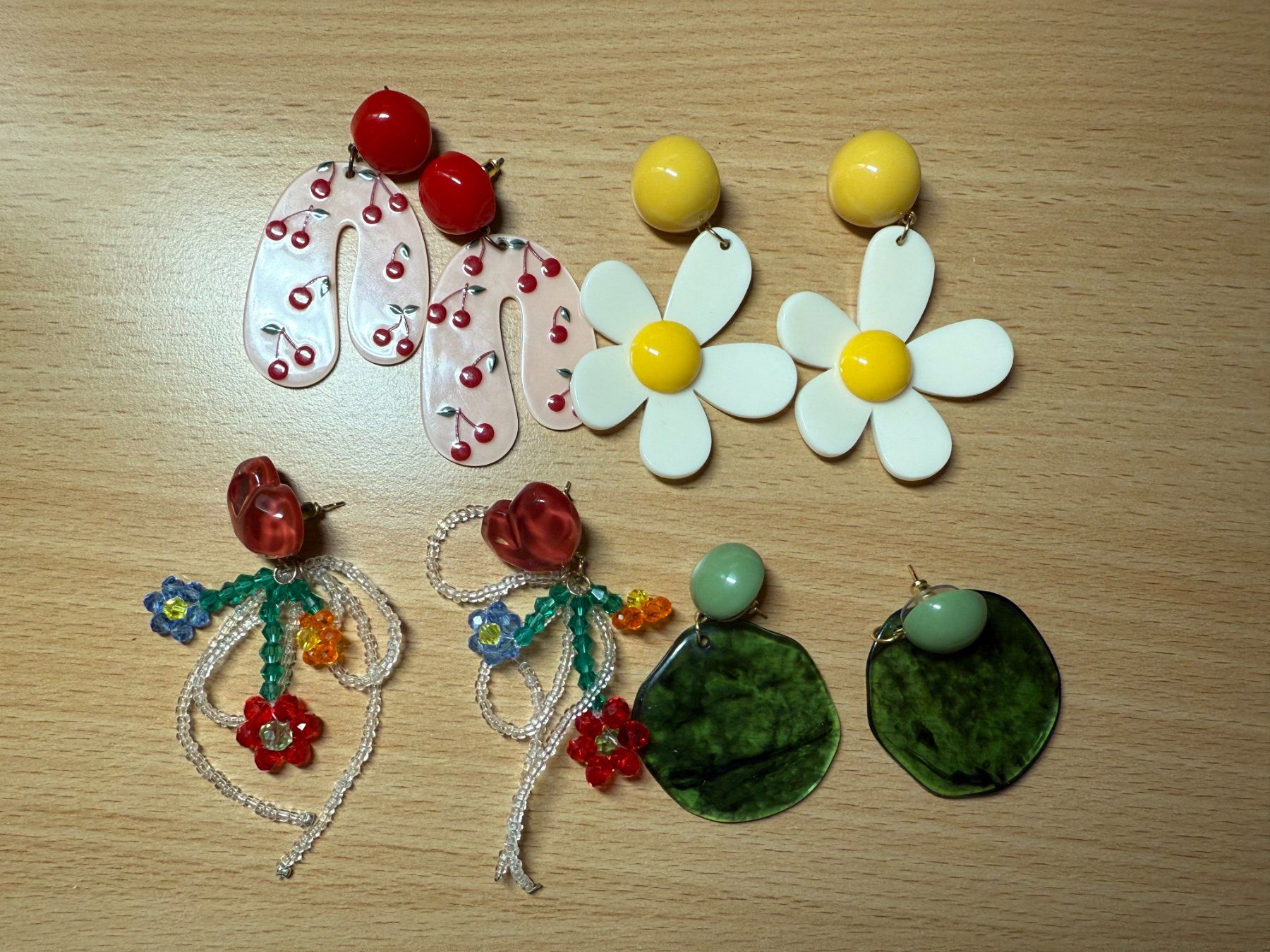 Orecchini pendenti & Orecchini a lobo: Cute big earings – Usato da Russikon venduto da Moc_r7pn