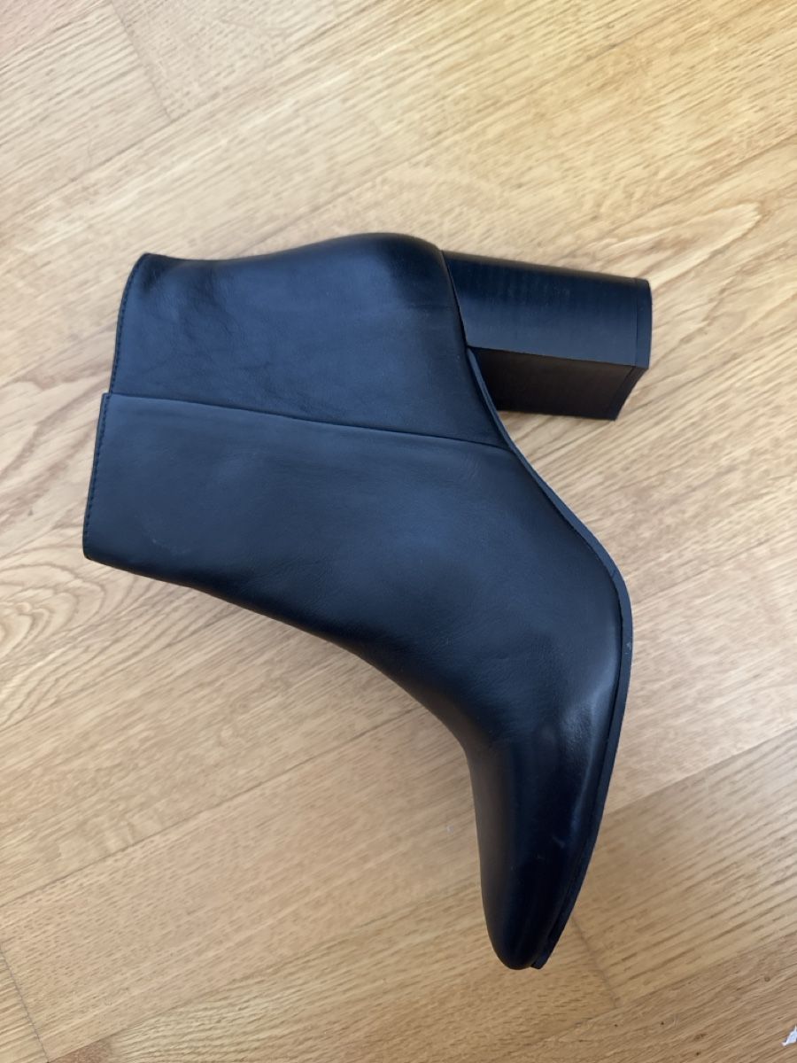 Scarpe da donna: Schwarze Leder-Stiefeletten Gr 40 - NEU  – Nuovo e nell'imballaggio originale da Schlieren venduto da GaRe2509 1