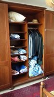 Sehr schöner Schrank, Bett, Kommode, Nachttisch