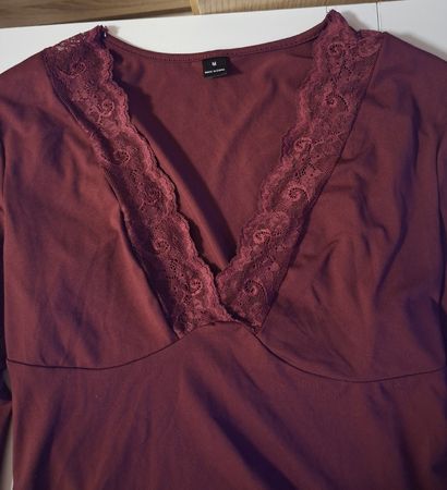 Haut à manches longues couleur bordeaux, taille M