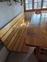 Grosser Tisch mit Bank und Stühle Holz