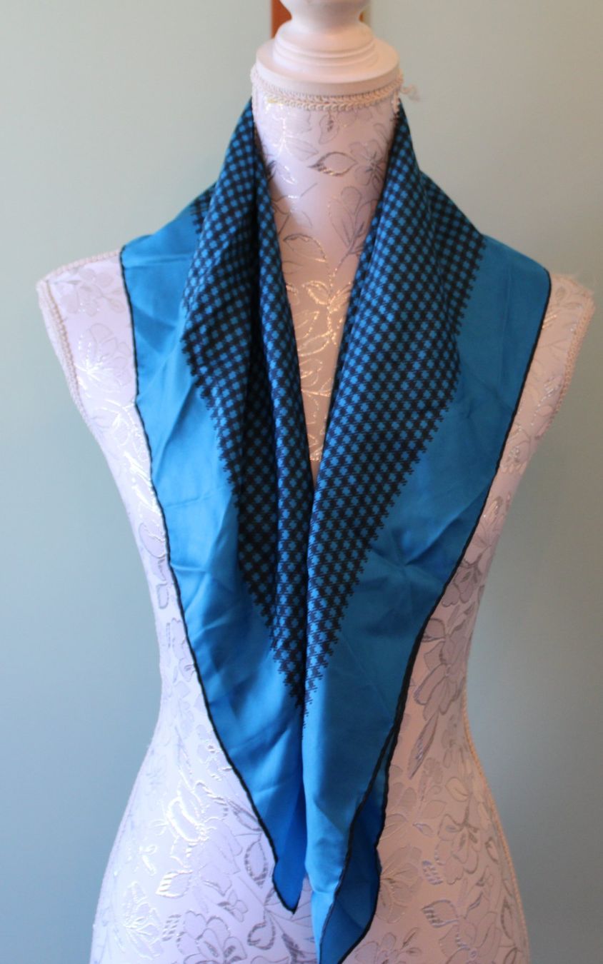 Foulard & Sciarpe: Foulard – Usato da Schaan venduto da antikes_und_kurioses 1