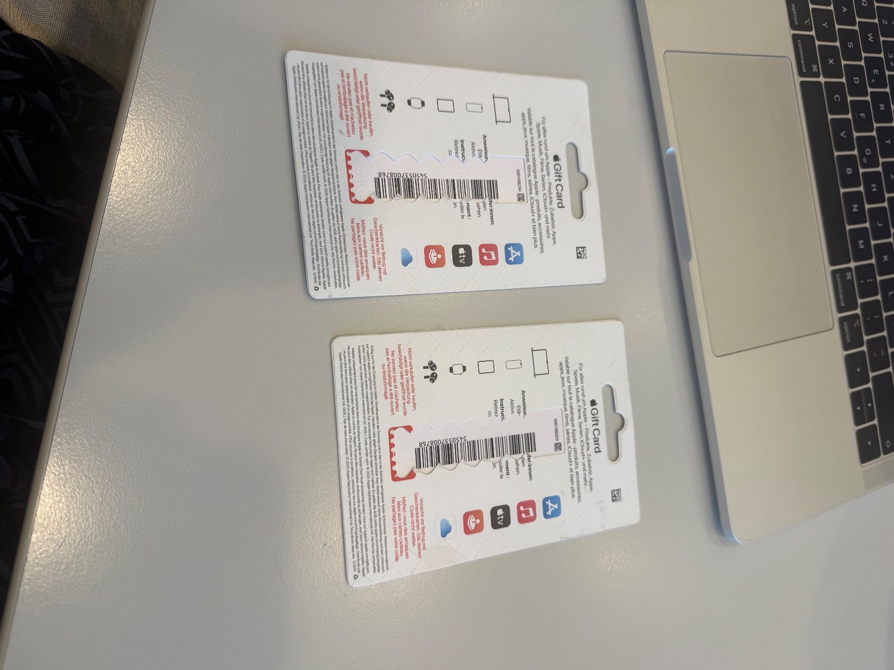 Bons: Apple Gutscheine 2x200.- – Neuf avec emballage d'origine à Zürich par Saidagr 1