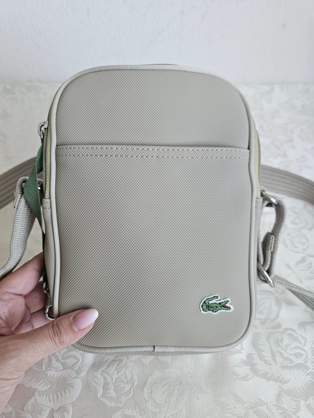 Lacoste Taschen: *LACOSTE *Original Umhängetasche – Gebraucht aus Bronschhofen von Xena37 3