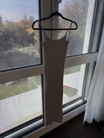 Strickkleid beige Träger gerippt eng anliegend neuwertig
