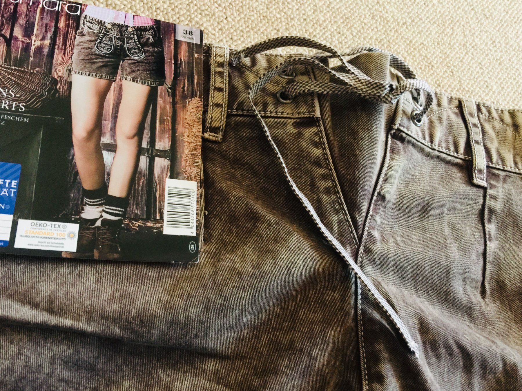 Jeans: Neu Kurz Jean Hosen. – Nuovo e nell'imballaggio originale da NEUENEGG venduto da Antikfrau 2